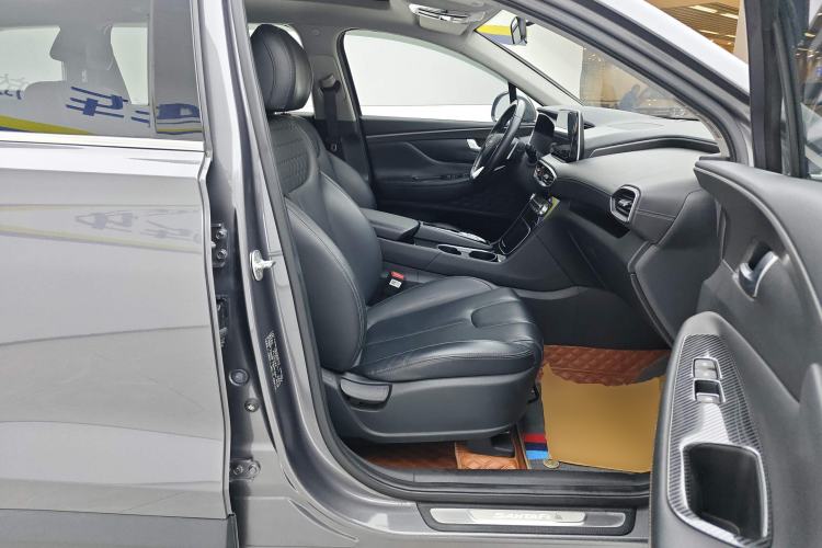 Used Hyundai Santa Fe 2020 380 TGDi Automatic Two-Wheel Drive GLS Luxury Edition Right Front Seat