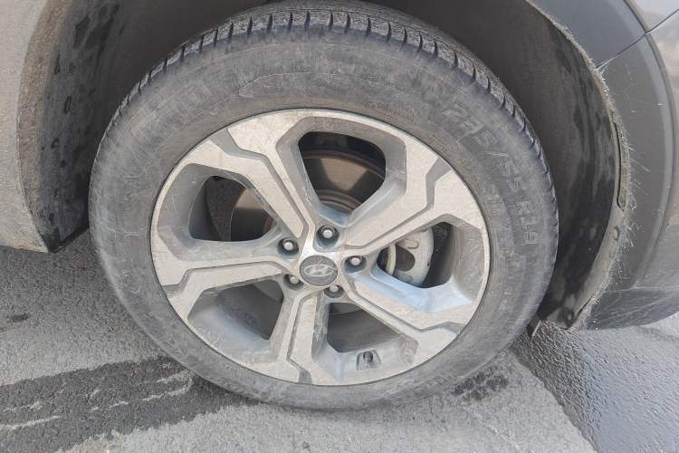 Used Hyundai Santa Fe 2020 380 TGDi Automatic All-Wheel Drive DLX HTRAC Prestige PLUS Right Front Wheel Hub
