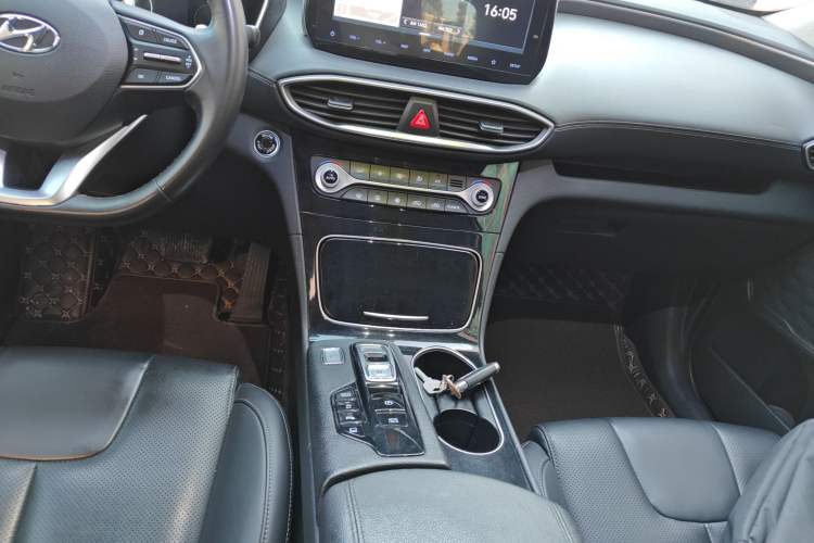Used Hyundai Santa Fe 2020 380 TGDi Automatic Two-Wheel Drive GLS Luxury Edition Audio And AC Panel