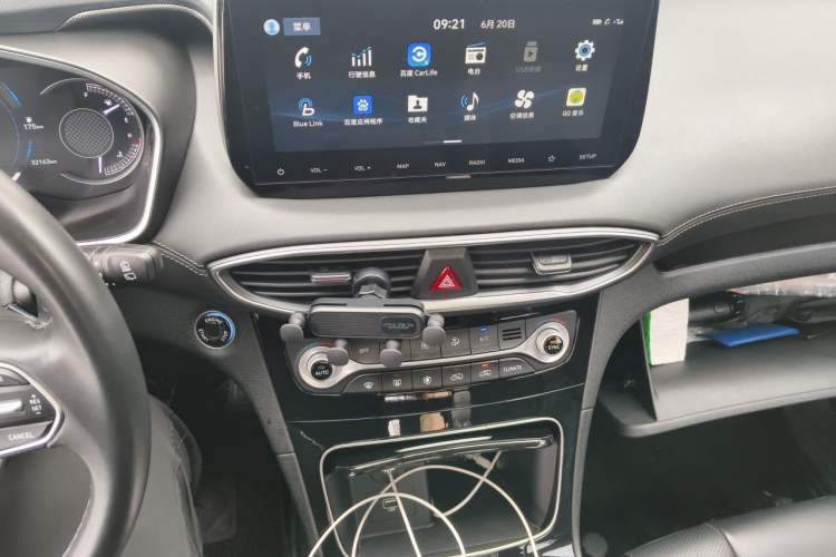Used Hyundai Santa Fe 2020 380 TGDi Automatic Two-Wheel Drive GLS Luxury Edition Audio And AC Panel