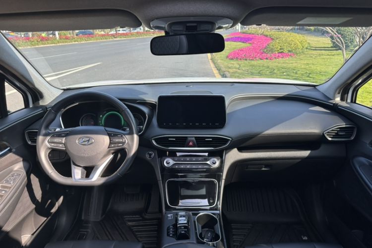Used Hyundai Santa Fe 2020 380 TGDi Automatic Two-Wheel Drive GLS Luxury Edition Audio And AC Panel