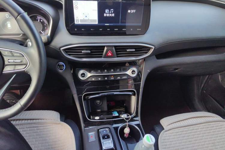 Used Hyundai Santa Fe 2020 380 TGDi Automatic Two-Wheel Drive GLS Luxury Edition Audio And AC Panel