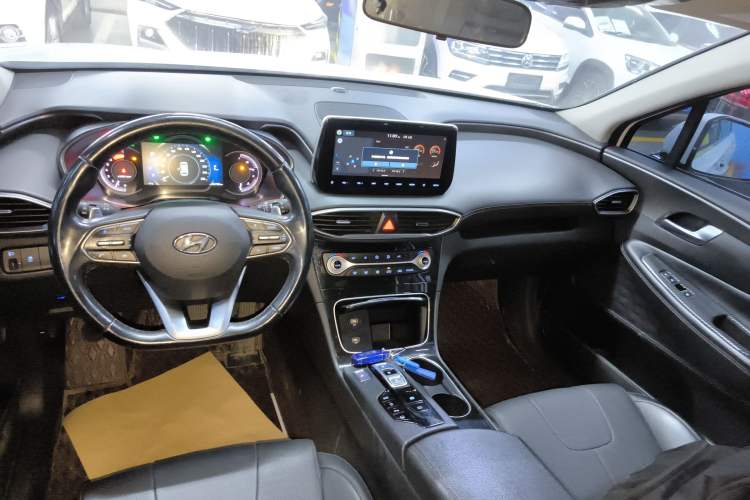 Used Hyundai Santa Fe 2020 380 TGDi Automatic Two-Wheel Drive GLS Luxury Edition Audio And AC Panel