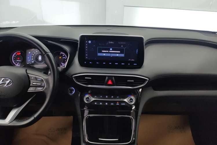 Used Hyundai Santa Fe 2020 380 TGDi Automatic Two-Wheel Drive GLS Luxury Edition Audio And AC Panel