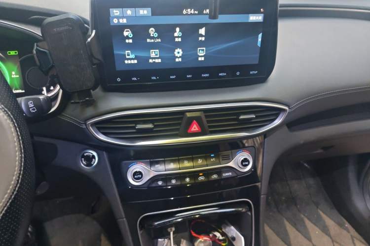 Used Hyundai Santa Fe 2020 380 TGDi Automatic Two-Wheel Drive GLS Luxury Edition Audio And AC Panel