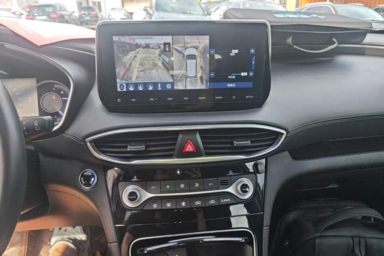 Used Hyundai Santa Fe 2020 380 TGDi Automatic All-Wheel Drive DLX HTRAC Prestige PLUS Audio And AC Panel