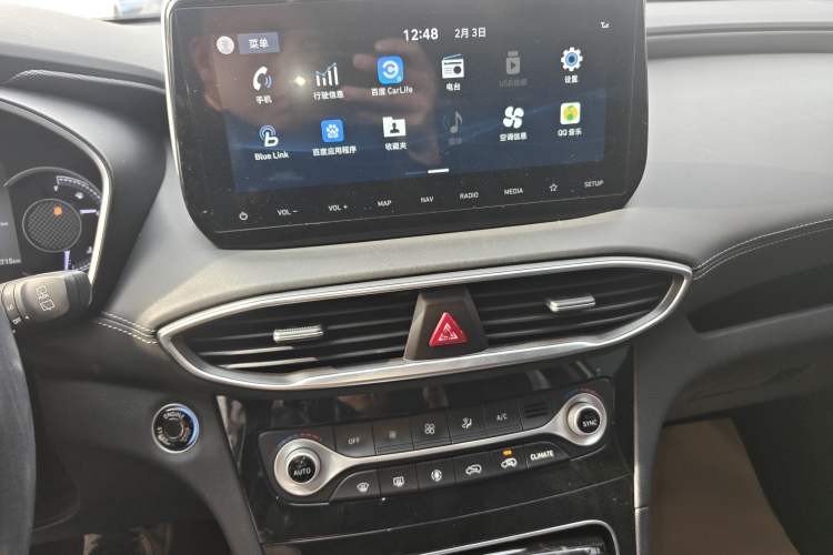 Used Hyundai Santa Fe 2020 380 TGDi Automatic Two-Wheel Drive GLS Luxury Edition Audio And AC Panel