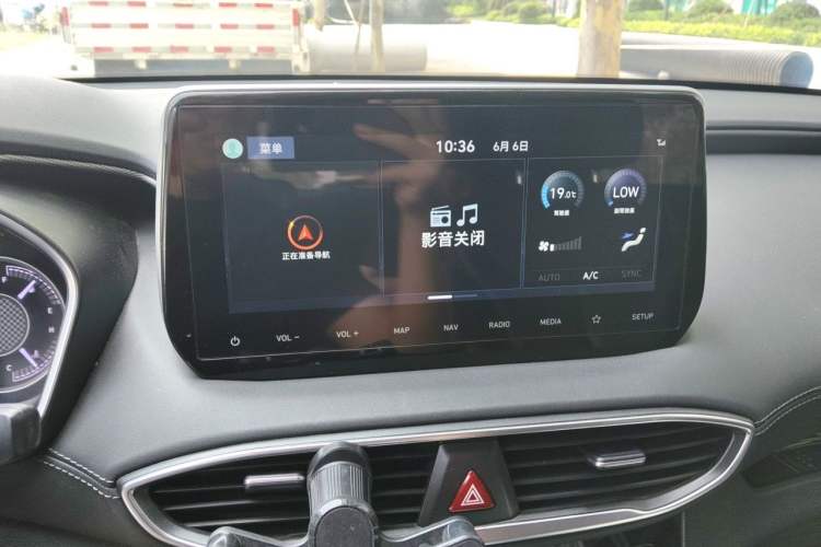 Used Hyundai Santa Fe 2020 380 TGDi Automatic Two-Wheel Drive GLS Luxury Edition Audio And AC Panel