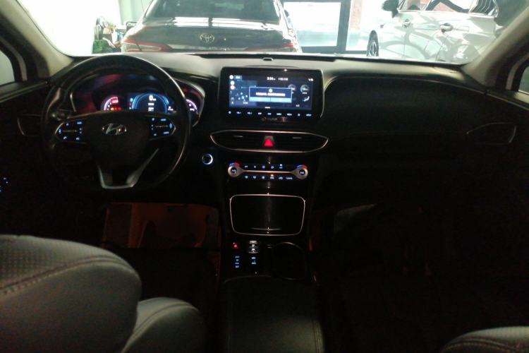 Used Hyundai Santa Fe 2020 380 TGDi Automatic Two-Wheel Drive GLS Luxury Edition Center Console
