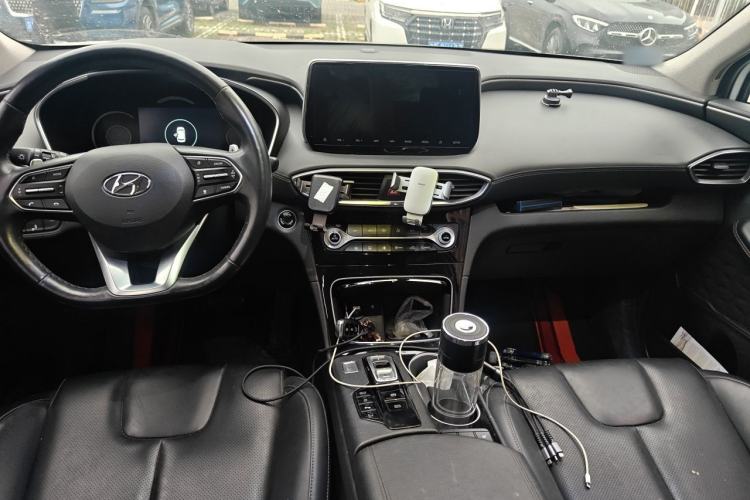 Used Hyundai Santa Fe 2020 380 TGDi Automatic All-Wheel Drive TOP HTRAC Flagship Edition Center Console