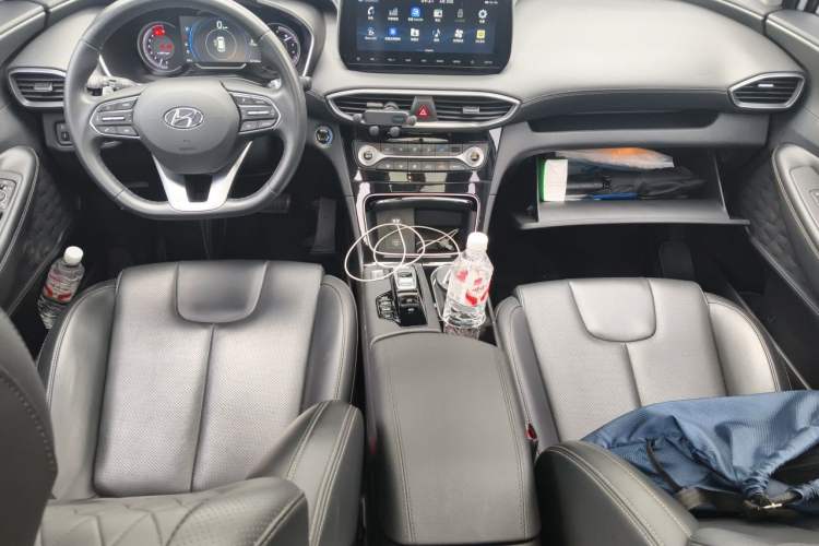 Used Hyundai Santa Fe 2020 380 TGDi Automatic Two-Wheel Drive GLS Luxury Edition Center Console