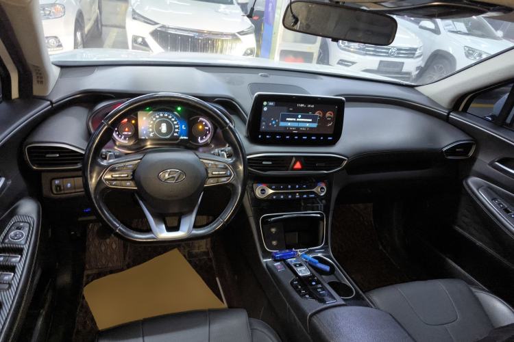 Used Hyundai Santa Fe 2020 380 TGDi Automatic Two-Wheel Drive GLS Luxury Edition Center Console