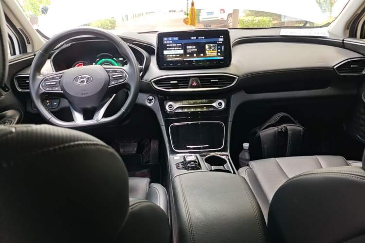 Used Hyundai Santa Fe 2020 380 TGDi Automatic Two-Wheel Drive DLX Prestige Edition PLUS Center Console