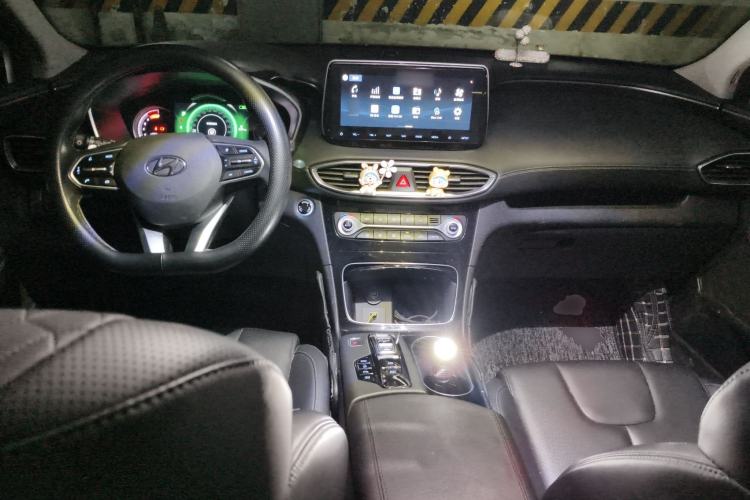 Used Hyundai Santa Fe 2020 380 TGDi Automatic Two-Wheel Drive GLS Luxury Edition Center Console