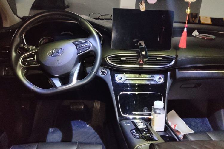 Used Hyundai Santa Fe 2020 380 TGDi Automatic Two-Wheel Drive DLX Prestige Edition PLUS Center Console