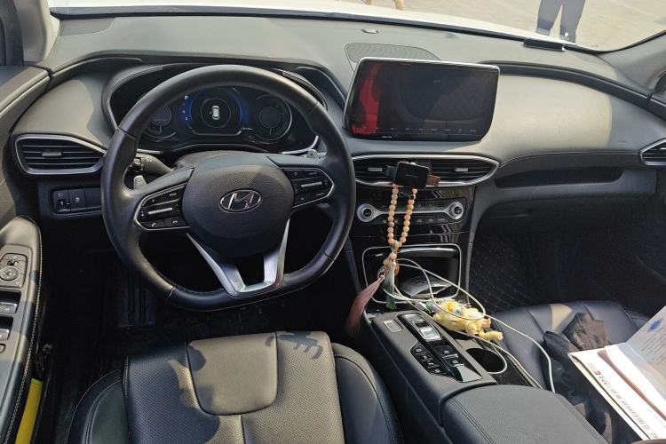 Used Hyundai Santa Fe 2020 380 TGDi Automatic Two-Wheel Drive GLS Luxury Edition Center Console