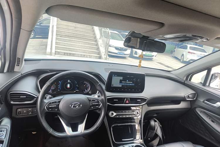 Used Hyundai Santa Fe 2020 380 TGDi Automatic All-Wheel Drive DLX HTRAC Prestige PLUS Center Console
