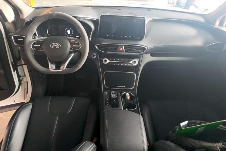 Used Hyundai Santa Fe 2020 380 TGDi Automatic Two-Wheel Drive GLS Luxury Edition Center Console