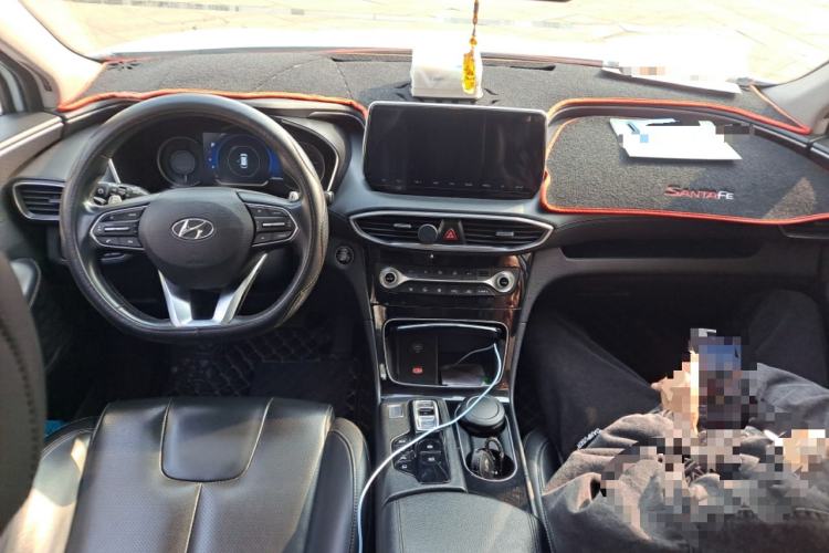 Used Hyundai Santa Fe 2020 380 TGDi Automatic Two-Wheel Drive GLS Luxury Edition Center Console