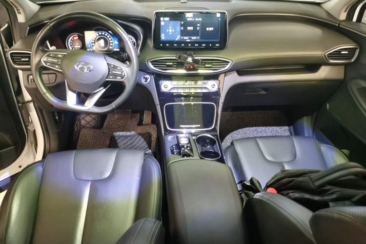 Used Hyundai Santa Fe 2020 380 TGDi Automatic Two-Wheel Drive GLS Luxury Edition Center Console