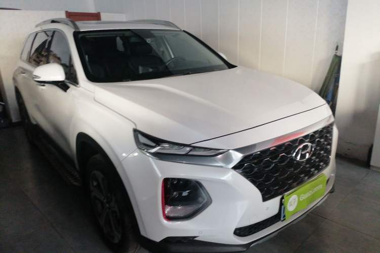 Used Hyundai Santa Fe 2020 380 TGDi Automatic Two-Wheel Drive GLS Luxury Edition Front Right 45 Deg