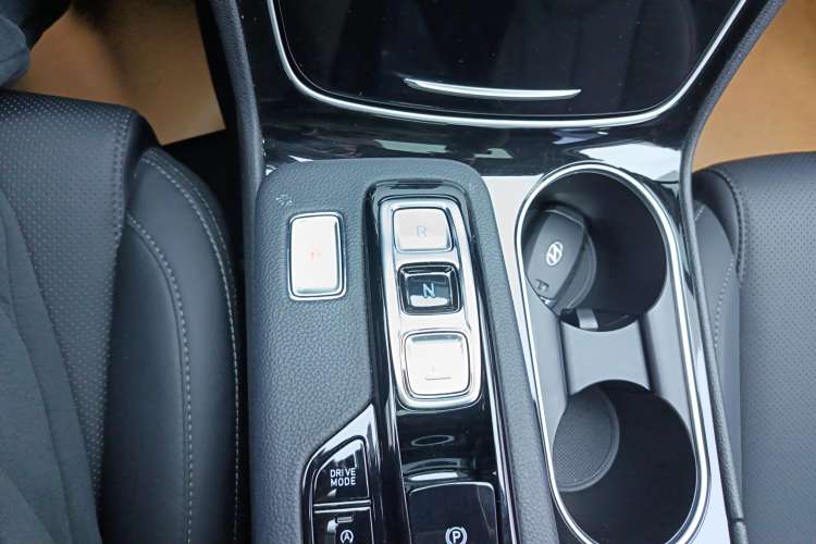 Used Hyundai Santa Fe 2020 380 TGDi Automatic Two-Wheel Drive GLS Luxury Edition Gear Lever
