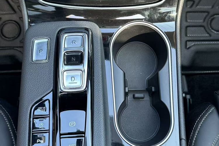 Used Hyundai Santa Fe 2020 380 TGDi Automatic Two-Wheel Drive GLS Luxury Edition Gear Lever
