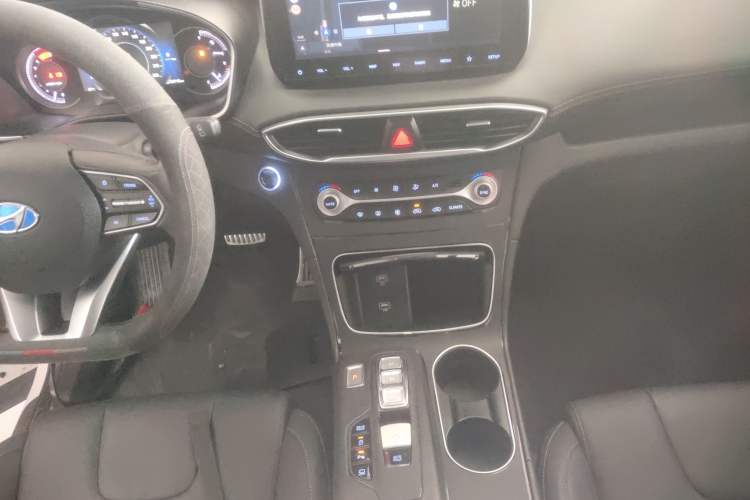 Used Hyundai Santa Fe 2020 380 TGDi Automatic Two-Wheel Drive GLS Luxury Edition Gear Lever