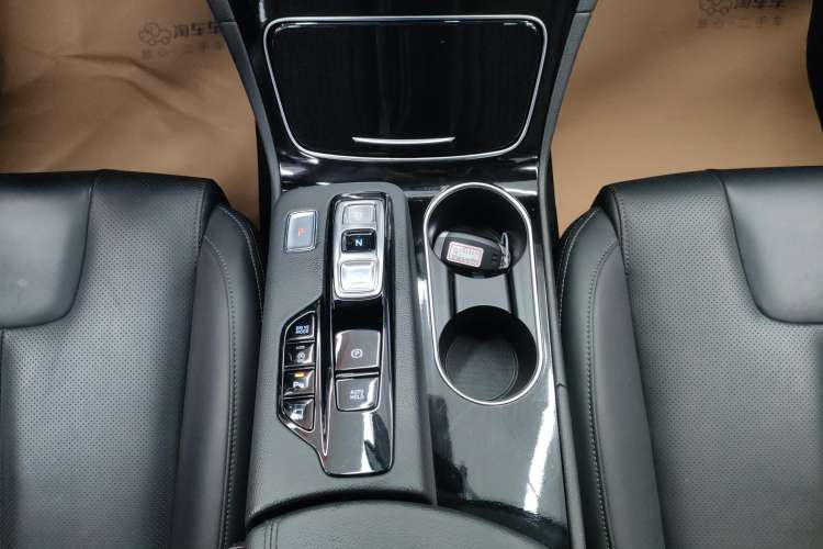 Used Hyundai Santa Fe 2020 380 TGDi Automatic Two-Wheel Drive GLS Luxury Edition Gear Lever