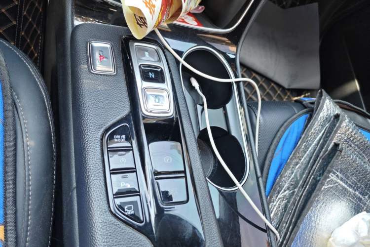 Used Hyundai Santa Fe 2020 380 TGDi Automatic Two-Wheel Drive GLS Luxury Edition Gear Lever