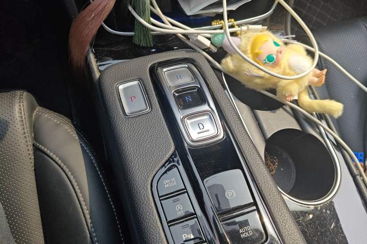 Used Hyundai Santa Fe 2020 380 TGDi Automatic Two-Wheel Drive GLS Luxury Edition Gear Lever