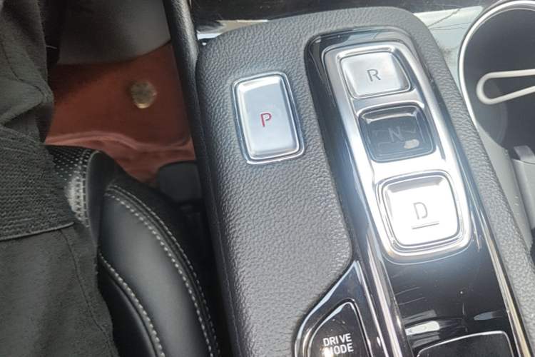 Used Hyundai Santa Fe 2020 380 TGDi Automatic All-Wheel Drive DLX HTRAC Prestige PLUS Gear Lever