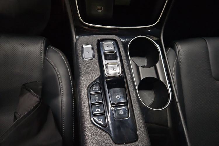 Used Hyundai Santa Fe 2020 380 TGDi Automatic Two-Wheel Drive GLS Luxury Edition Gear Lever