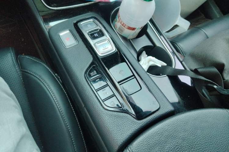 Used Hyundai Santa Fe 2020 380 TGDi Automatic Two-Wheel Drive GLS Luxury Edition Gear Lever