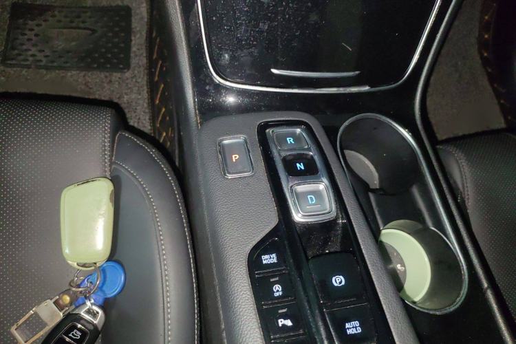 Used Hyundai Santa Fe 2020 380 TGDi Automatic Two-Wheel Drive GLS Luxury Edition Gear Lever