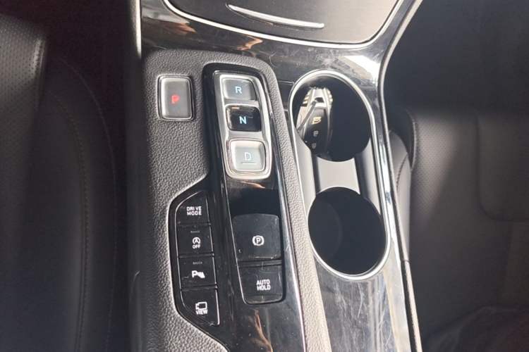 Used Hyundai Santa Fe 2020 380 TGDi Automatic Two-Wheel Drive GLS Luxury Edition Gear Lever