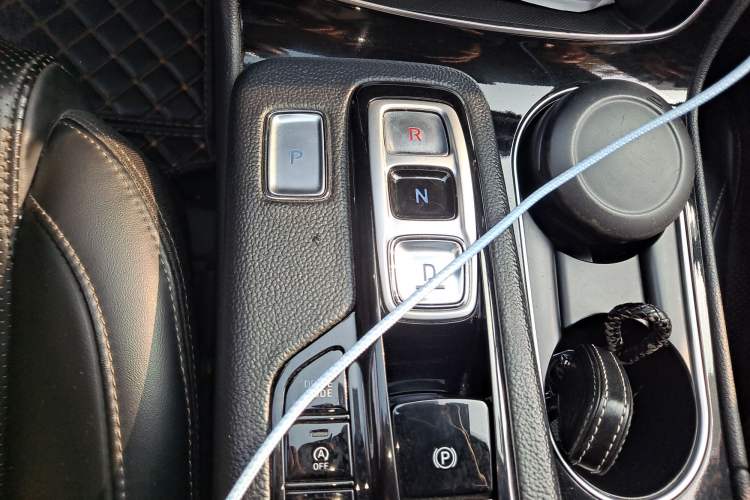 Used Hyundai Santa Fe 2020 380 TGDi Automatic Two-Wheel Drive GLS Luxury Edition Gear Lever