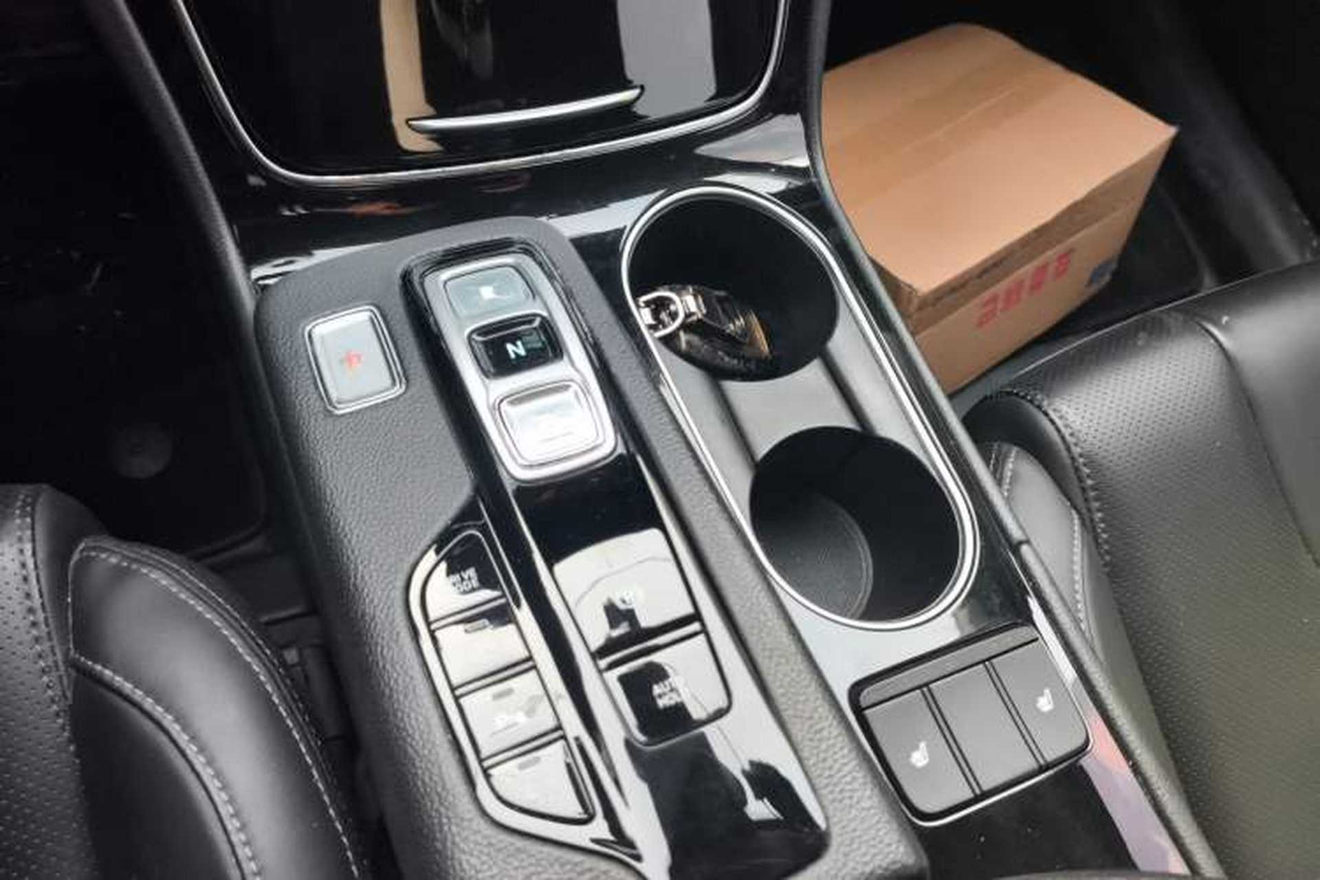 Used Hyundai Santa Fe 2020 380 TGDi Automatic All-Wheel Drive DLX HTRAC Prestige PLUS Gear Lever