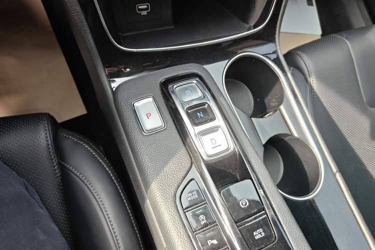 Used Hyundai Santa Fe 2020 380 TGDi Automatic Two-Wheel Drive GLS Luxury Edition Gear Lever