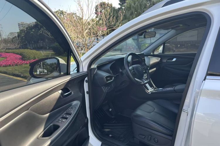 Used Hyundai Santa Fe 2020 380 TGDi Automatic Two-Wheel Drive GLS Luxury Edition Interior 1