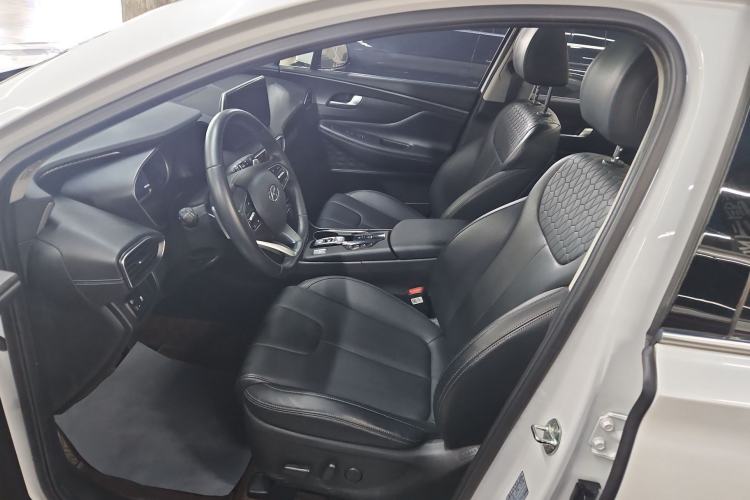 Used Hyundai Santa Fe 2020 380 TGDi Automatic Two-Wheel Drive GLS Luxury Edition Interior 1