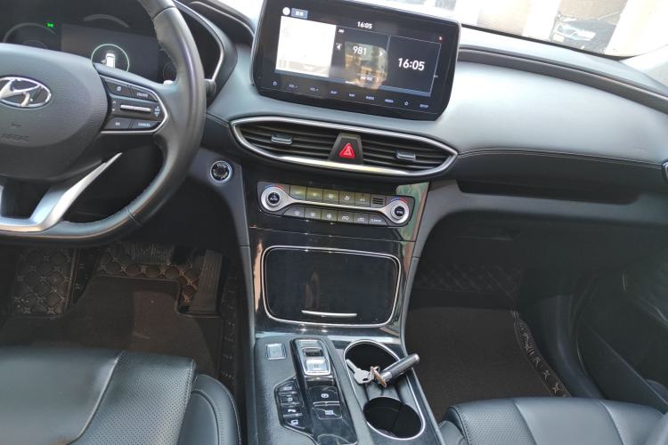 Used Hyundai Santa Fe 2020 380 TGDi Automatic Two-Wheel Drive GLS Luxury Edition Interior 2