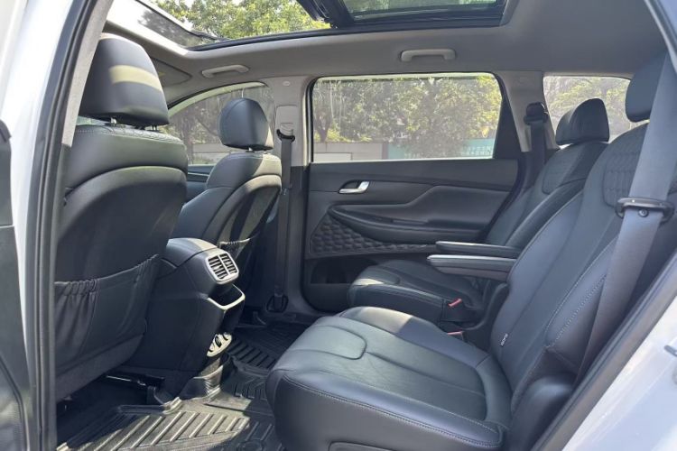 Used Hyundai Santa Fe 2020 380 TGDi Automatic Two-Wheel Drive GLS Luxury Edition Interior 2