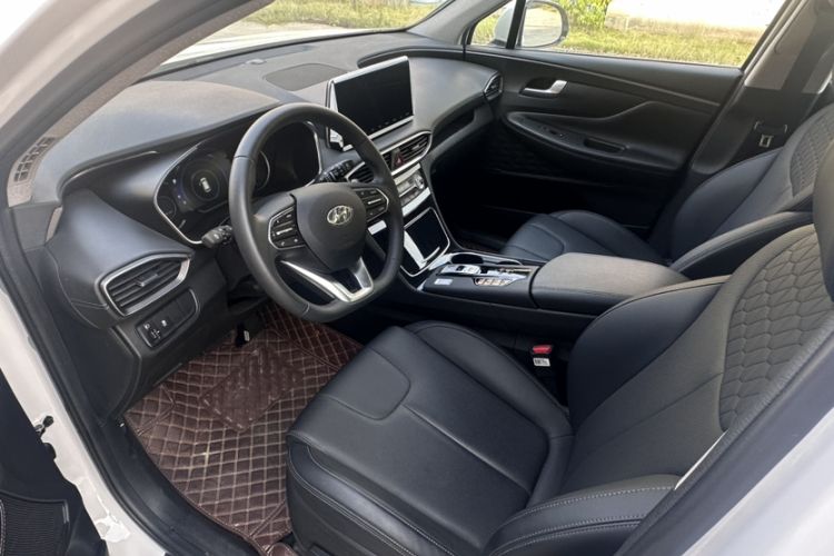 Used Hyundai Santa Fe 2020 380 TGDi Automatic Two-Wheel Drive GLS Luxury Edition Interior 2