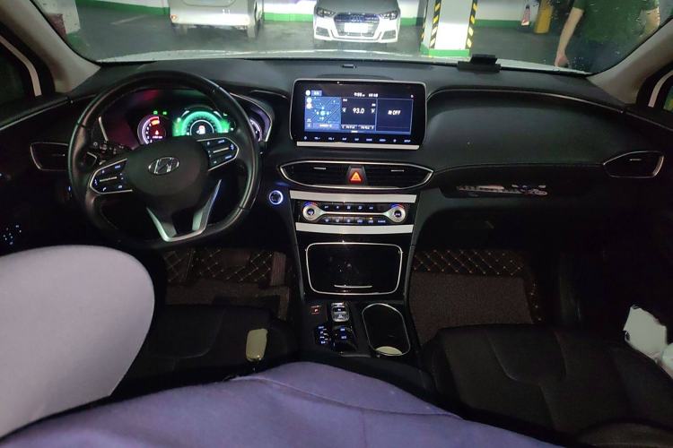 Used Hyundai Santa Fe 2020 380 TGDi Automatic Two-Wheel Drive GLS Luxury Edition Interior 2