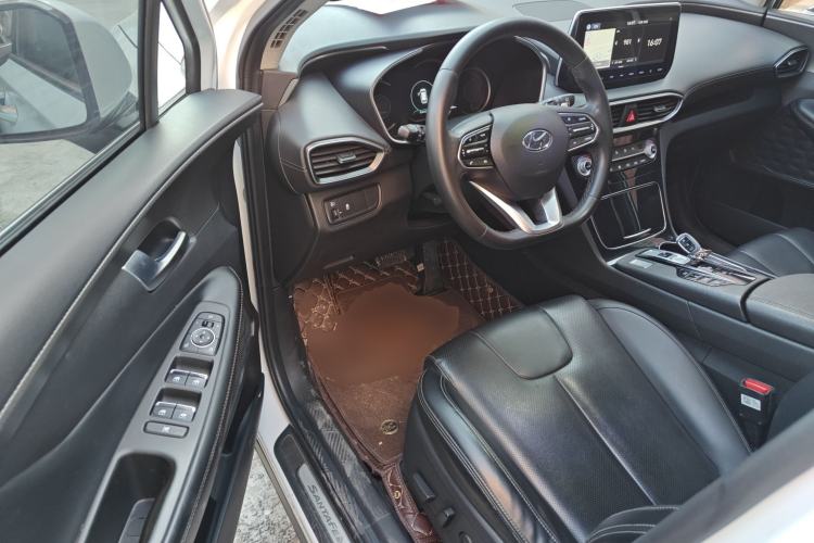 Used Hyundai Santa Fe 2020 380 TGDi Automatic Two-Wheel Drive GLS Luxury Edition Interior 3