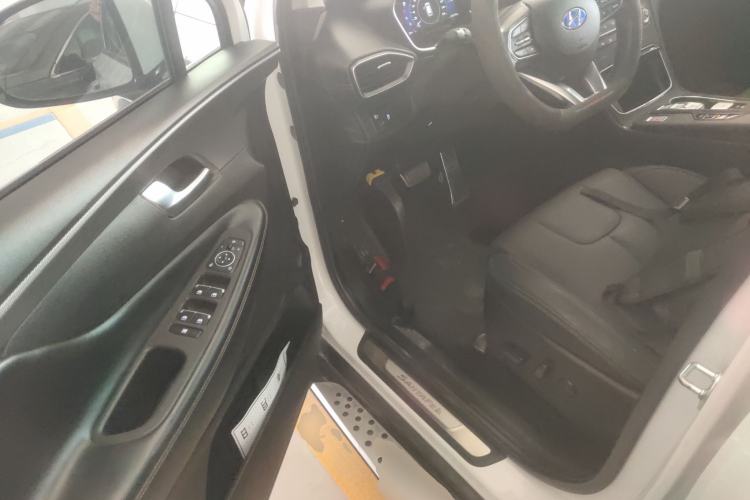Used Hyundai Santa Fe 2020 380 TGDi Automatic Two-Wheel Drive GLS Luxury Edition Interior 3