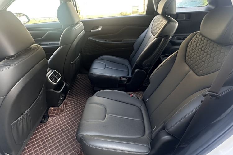Used Hyundai Santa Fe 2020 380 TGDi Automatic Two-Wheel Drive GLS Luxury Edition Interior 3