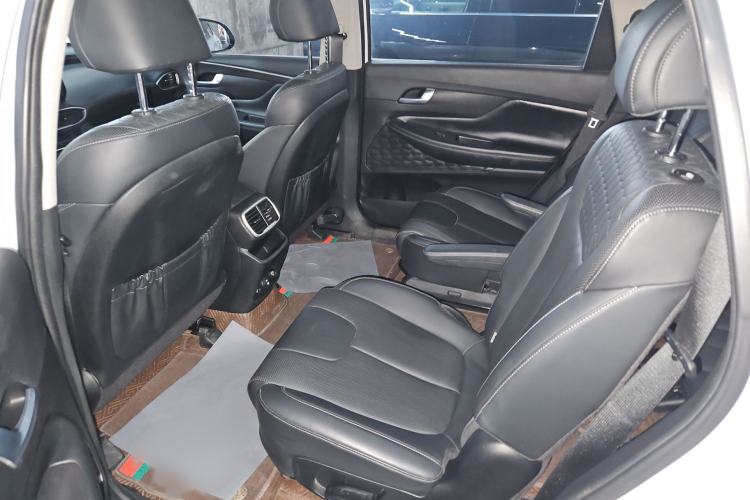 Used Hyundai Santa Fe 2020 380 TGDi Automatic Two-Wheel Drive GLS Luxury Edition Interior 3