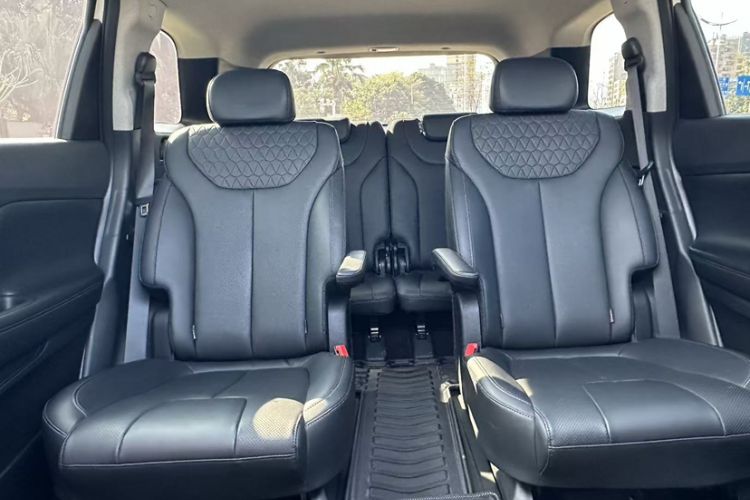 Used Hyundai Santa Fe 2020 380 TGDi Automatic Two-Wheel Drive GLS Luxury Edition Interior 5